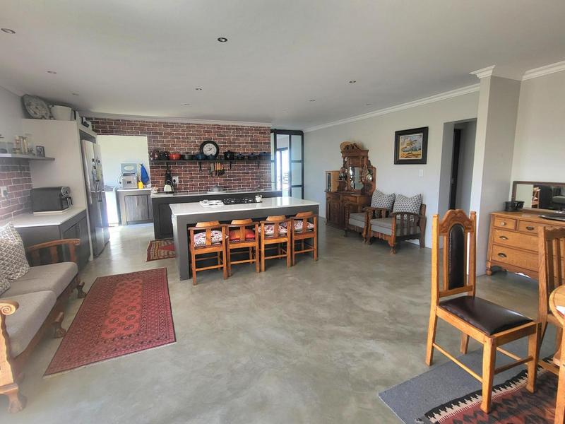 6 Bedroom Property for Sale in Sunset Estate Western Cape